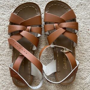 Women’s salt water sandals fits size 7.5/8 US